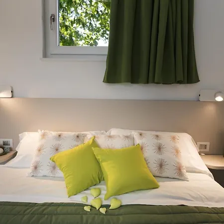 Piani Di Clodia Holidaypark 5* לאזיסה
